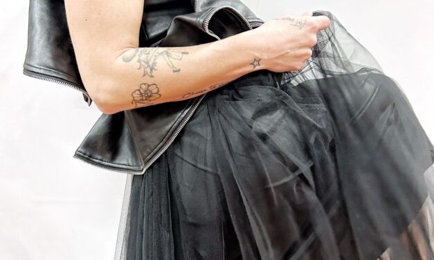 Lo stile total black “forever”: il potere del colore nero sul nostro stato d’animo