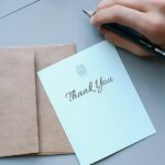 Galateo della gratitudine: consigli per “ringraziare” il gesto di cortesia ricevuto.