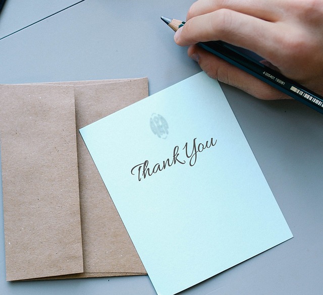 Galateo della gratitudine: consigli per “ringraziare” il gesto di cortesia ricevuto.