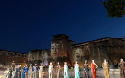 Alberta Ferretti celebra la sua Rimini e omaggia Federico Fellini con lo show Resort 2024: il Convention Bureau Italia tra i Partner Istituzionali.