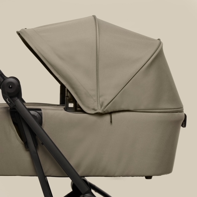 Viaggiare con i bimbi è più facile con il passeggino leggero ed ecofriendly di Jool-Z