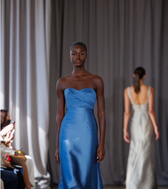 La sfilata di Peter Langner alla New York Bridal Fashion Week celebra la”Responsabilità della bellezza”