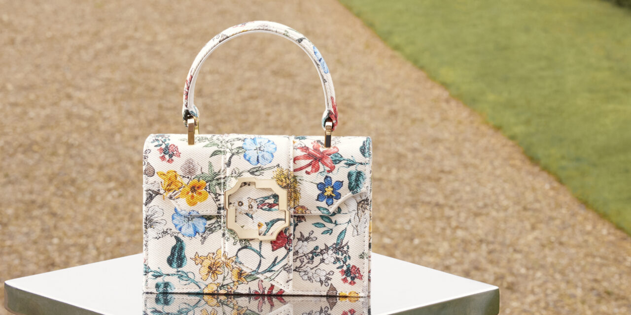 La collezione SS24 di Malone Souliers celebra la femminilità ed il romanticismo del XIX secolo