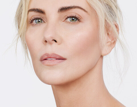 Charlize Theron nuova Ambassador per skincare e gioielleria della Maison Dior