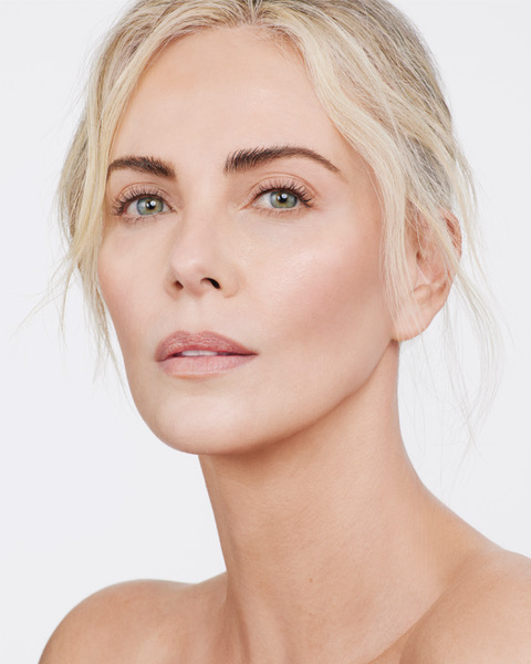 Charlize Theron nuova Ambassador per skincare e gioielleria della Maison Dior