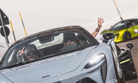 SwanRally, la associazione che unisce le donne al volante delle supercar e celebra l’empowernment femminile
