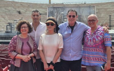 Torna all’Anfiteatro veronese per due imperdibili serate, il 19 e il 27 luglio, la Bohème di Giacomo Puccini – Con la regia di Alfonso Signorini, melomane e divulgatore appassionato, al suo debutto areniano  