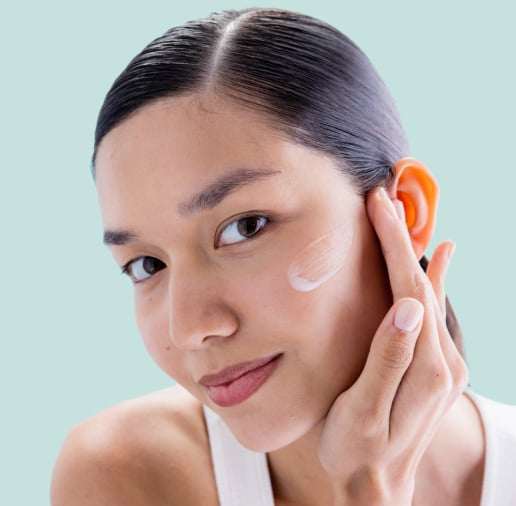 Dossier Acne: le cause dell’acne e i rimedi efficaci per contrastarla