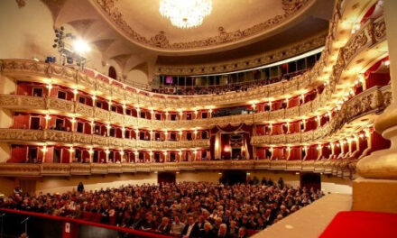 Fondazione Arena inaugura la 50^ stagione artistica al Teatro Filarmonico – Domenica 19 gennaio alle 15.30 si alzerà il sipario su Falstaff – Repliche il 22 alle 19, il 24 alle 20 e il 26 gennaio alle 15.30.