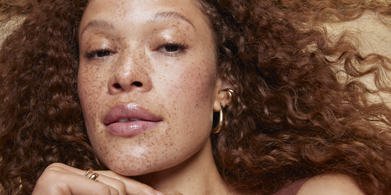 Clarins presenta Skin Illusion Tinted Moisturizer per un effetto glow naturale