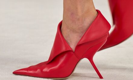 Ferragamo: Collezione P/E 25 Scarpe Donna
