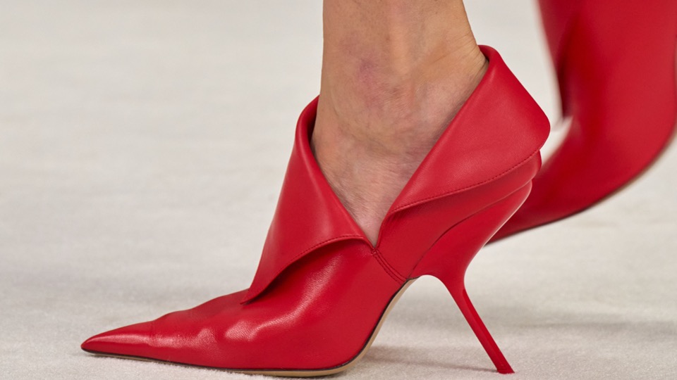 Ferragamo: Collezione P/E 25 Scarpe Donna