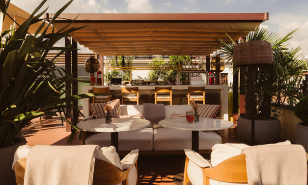 Frette veste Terrazza Isola di Palazzo Cordusio Gran Melià e presenta la nuova collezione outdoor Oasis