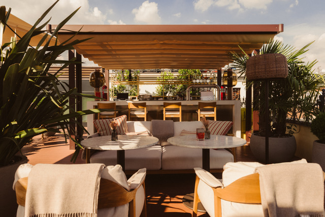 Frette veste Terrazza Isola di Palazzo Cordusio Gran Melià e presenta la nuova collezione outdoor Oasis