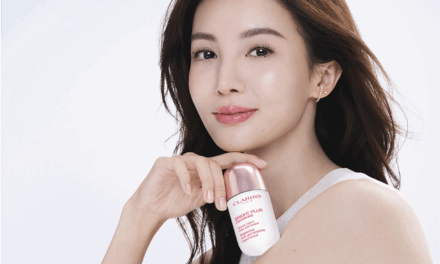 Clarins svela il nuovo Siero Bright Plus contro le macchie scure
