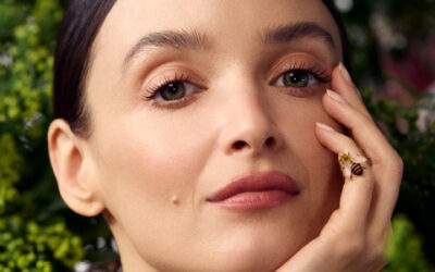 Guerlain nomina Charlotte Le Bon Ambassador per la difesa delle api