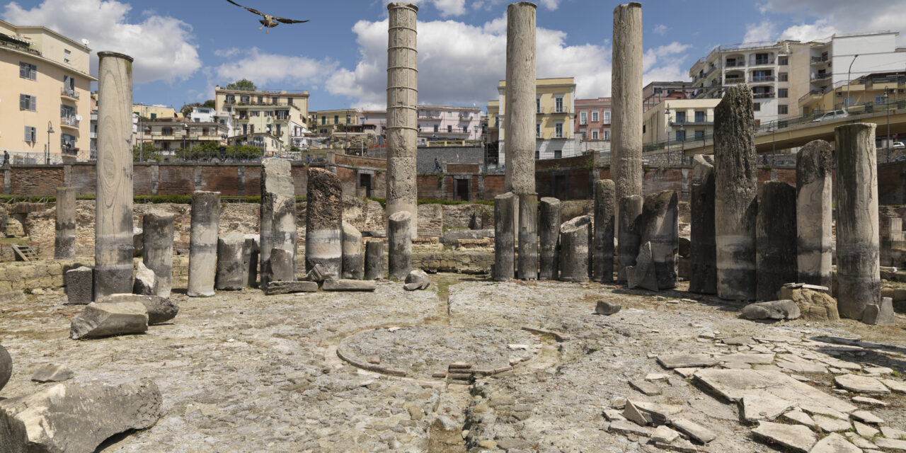 Valmont continua il suo impegno nell’arte e sponsorizza Panorama Pozzuoli, la mostra diffusa di ITALICS
