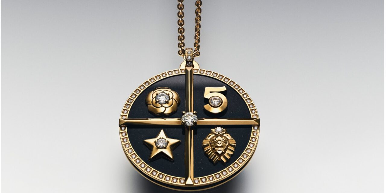 CHANEL JOAILLERIE svela CHANCE de CHANEL le medaglie portafortuna con i simboli emblematici della Maison