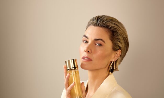La Prairie presenta la Pure Gold Revitalising Essence lenitiva e illuminante