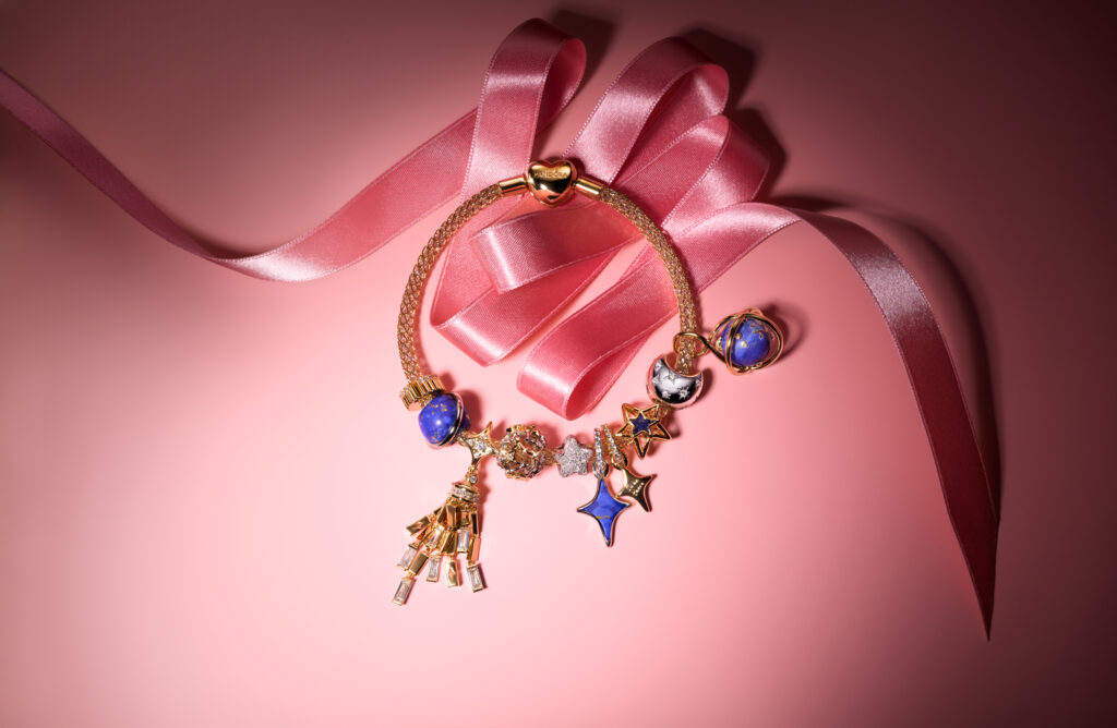 Pandora presenta la collezione Holiday 2026