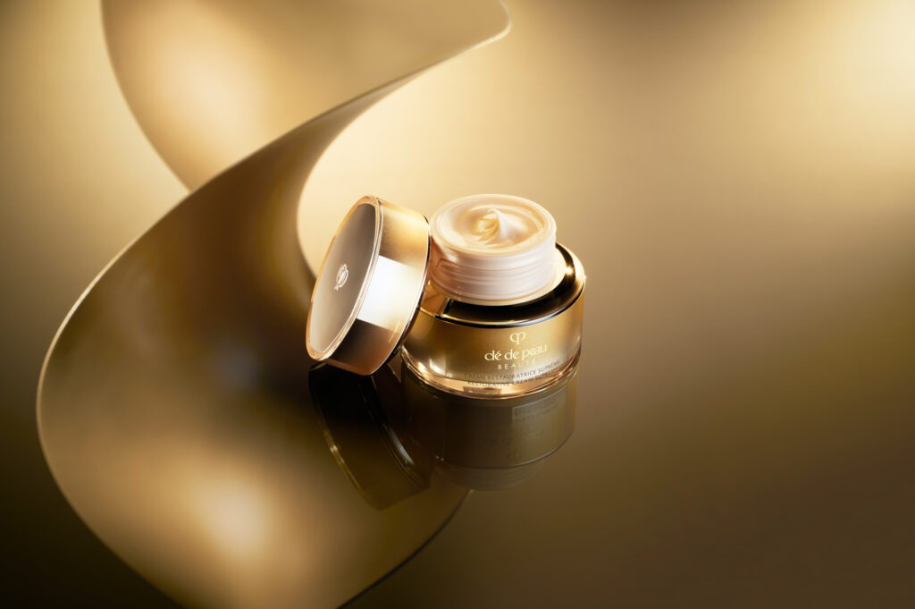 Clé de Peau Beauté svela il nuovo prodigio anti-age Restorative Cream Supreme